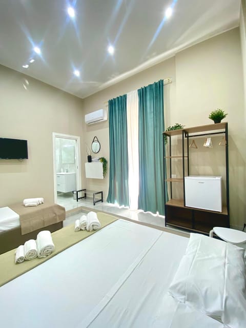 Bed, TV and multimedia, Bedroom, towels, air conditioner