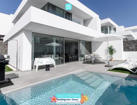 Facade/entrance, BBQ facilities, BBQ facilities, Balcony/Terrace, Balcony/Terrace, Living room, Pool view, Pool view, Sea view, Sea view, Swimming pool, Swimming pool, Swimming pool, Certificate/Award, Certificate/Award, Certificate/Award