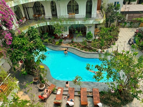 Property building, Spring, People, Swimming pool