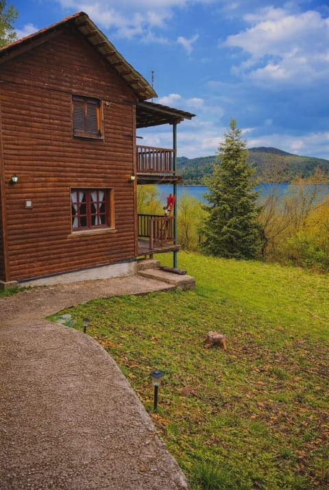 Property building, Day, Natural landscape, Garden view, Mountain view