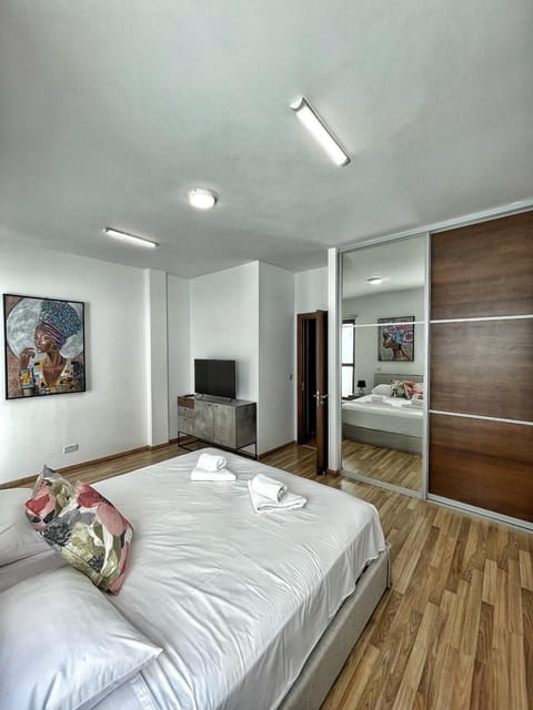 Bed, TV and multimedia, Photo of the whole room, Bedroom, hair dresser, wardrobe