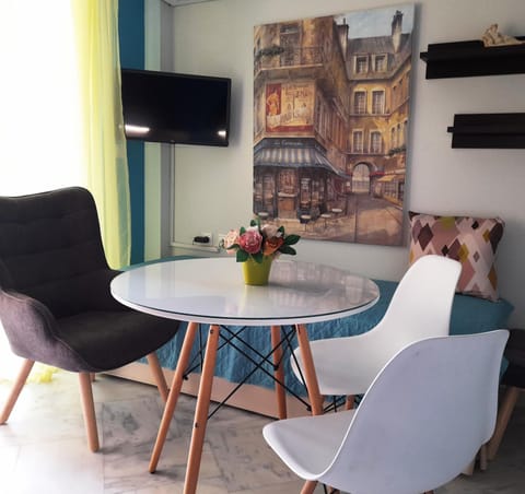 "La Vie Est Belle" by the sea Rethymno Apartment in Rethymno