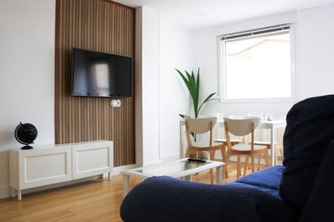 Communal lounge/ TV room, TV and multimedia, Living room