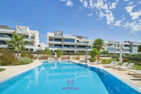 Property building, Day, Pool view, Swimming pool, sunbed