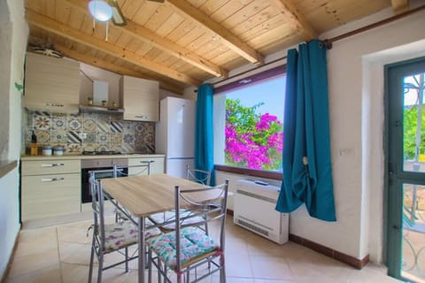 La casa sul mare Fronte Spiaggia House in San Teodoro