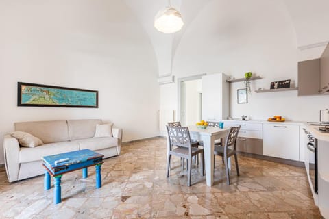 Kitchen or kitchenette, Living room, Seating area
