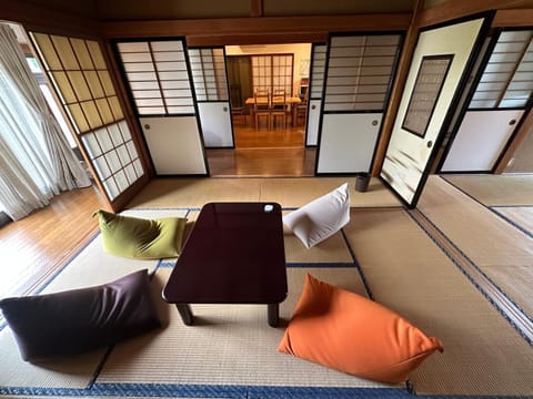 Game Room, Living room