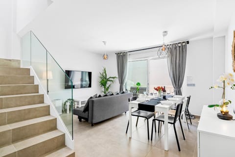TV and multimedia, Living room, Dining area