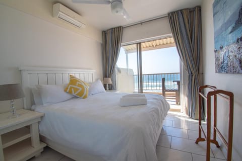 Bed, View (from property/room), Balcony/Terrace, Bedroom, Sea view, towels, air conditioner