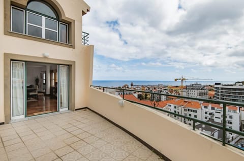 Natural landscape, Balcony/Terrace, City view, Sea view