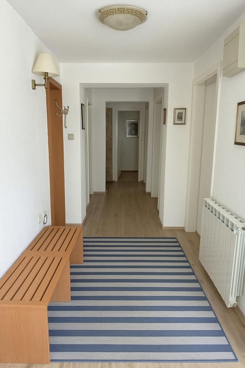 Apartments Jezerce 28 Apartment in Jezerce