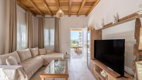 Communal lounge/ TV room, TV and multimedia, Living room, Seating area
