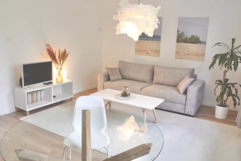 TV and multimedia, Living room, Dining area