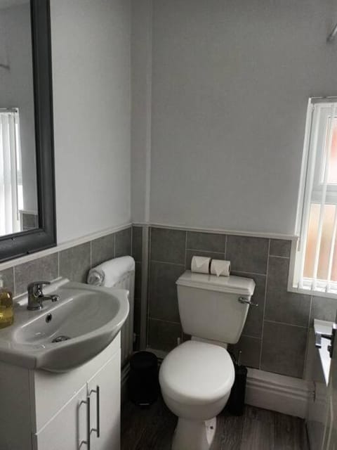 Antonio str Liverpool 6 beds Villa in Liverpool