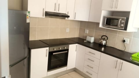 Coffee/tea facilities, Kitchen or kitchenette, minibar, stove, toaster