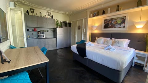 Photo of the whole room, Dining area, Bedroom
