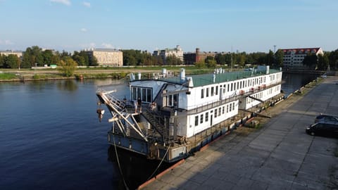 Property building, River view, Parking