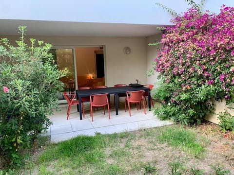 Patio, Dining area