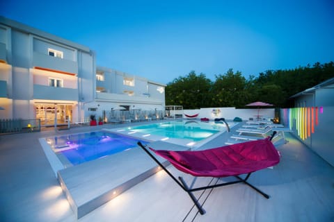 Hot Tub, Swimming pool