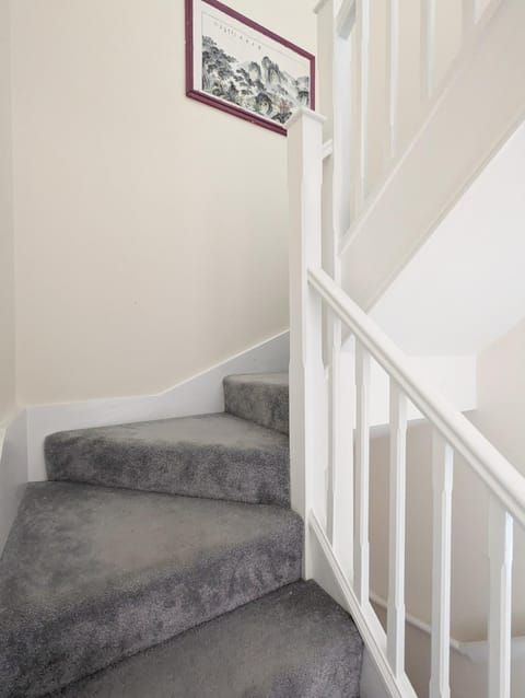 Guest Rooms Near City Centre & Dock Free Parking House in Liverpool