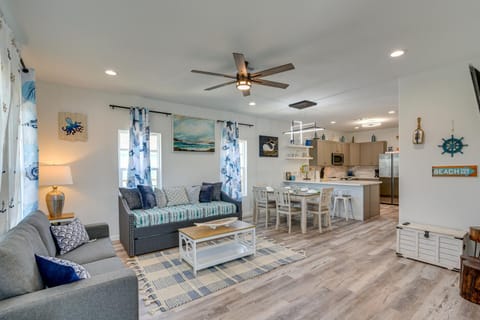 Walk to Gulf Ocean-View Home in Crystal Beach! House in Bolivar Peninsula