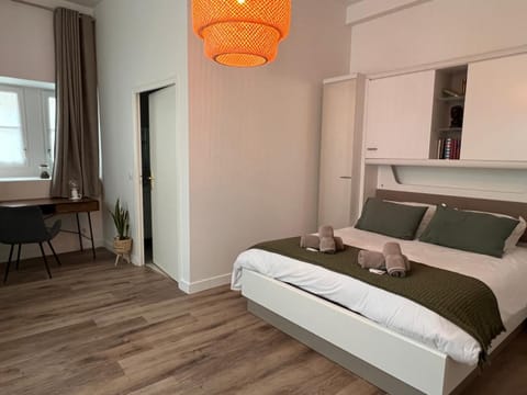 Bed, Photo of the whole room, Seating area, Bedroom, wardrobe