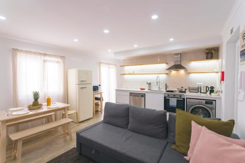 Kitchen or kitchenette, Living room, Seating area, Dining area, dishwasher, minibar, pet friendly, stove, toaster, washing machine