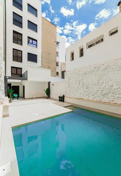 Swimming pool, Swimming pool
