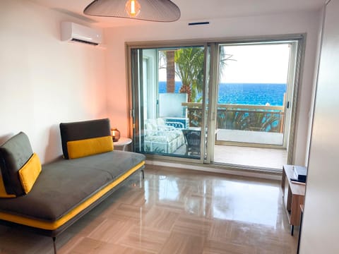 Living room, Sea view