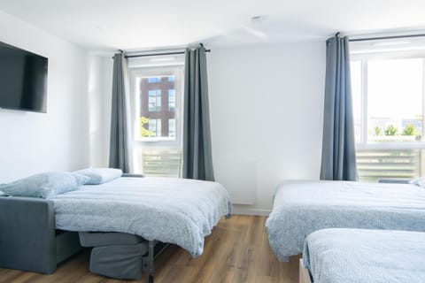 Bed, Living room, Bedroom