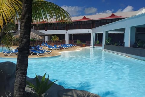 Pool view, Swimming pool, sunbed