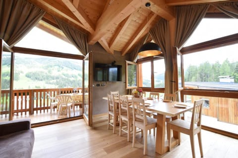 Communal lounge/ TV room, Dining area