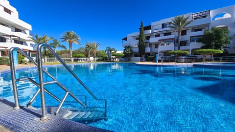 Property building, Day, Pool view, Swimming pool, sunbed