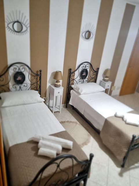 Bedroom, fireplace, towels