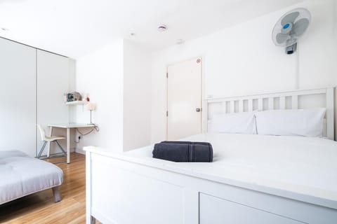 Bed, Photo of the whole room, Bedroom, wardrobe