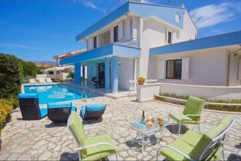 Property building, Pool view