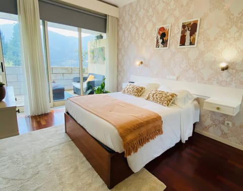 Balcony/Terrace, Bedroom, Garden view, Mountain view, air conditioner