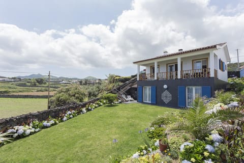 Property building, Garden, Balcony/Terrace, Garden view