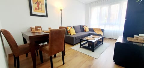 Living room, Lounge or bar, Seating area, Dining area