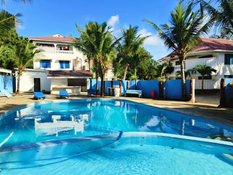 Swimming pool, Swimming pool