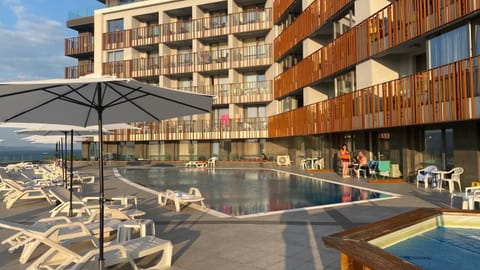 Property building, Patio, Day, Pool view, Swimming pool, sunbed