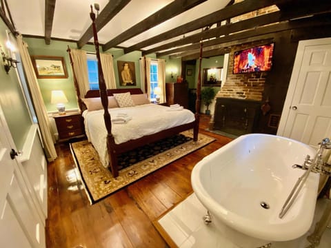 Photo of the whole room, Bedroom, Bath