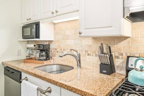 Coffee/tea facilities, Kitchen or kitchenette, minibar