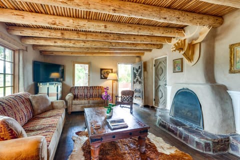 Historic Millicent Rogers Guest House with Hot Tub House in New Mexico
