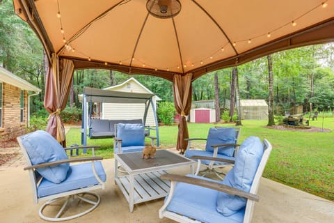 Dog-Friendly Alabama Retreat with Patio and Fire Pit! House in Mississippi