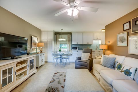 Canandaigua Lake Romantic Getaway with Boat Slip! Apartment in Canandaigua Lake