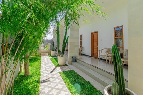 Property building, Patio, Spring, Day, Garden, Garden view