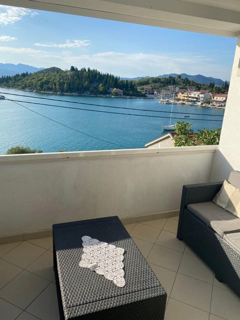 Beachside 2-Bed Bliss! Apartment in Dubrovnik-Neretva County