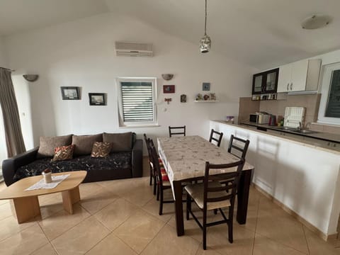 Beachside 2-Bed Bliss! Apartment in Dubrovnik-Neretva County