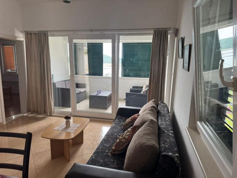 Beachside 2-Bed Bliss! Apartment in Dubrovnik-Neretva County